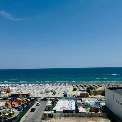 Аренда комфортной 2-комнатной квартиры с видом на море, 54 м², Мамая, Констанца, Румыния